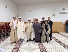 Schüler*innen erkunden Moschee im Stadtteil